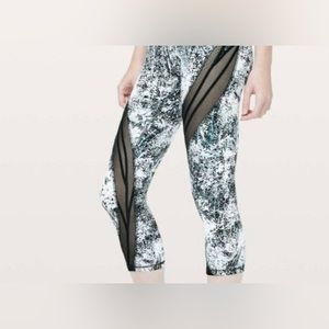 Lululemon Align crop 21’ legging with mesh.